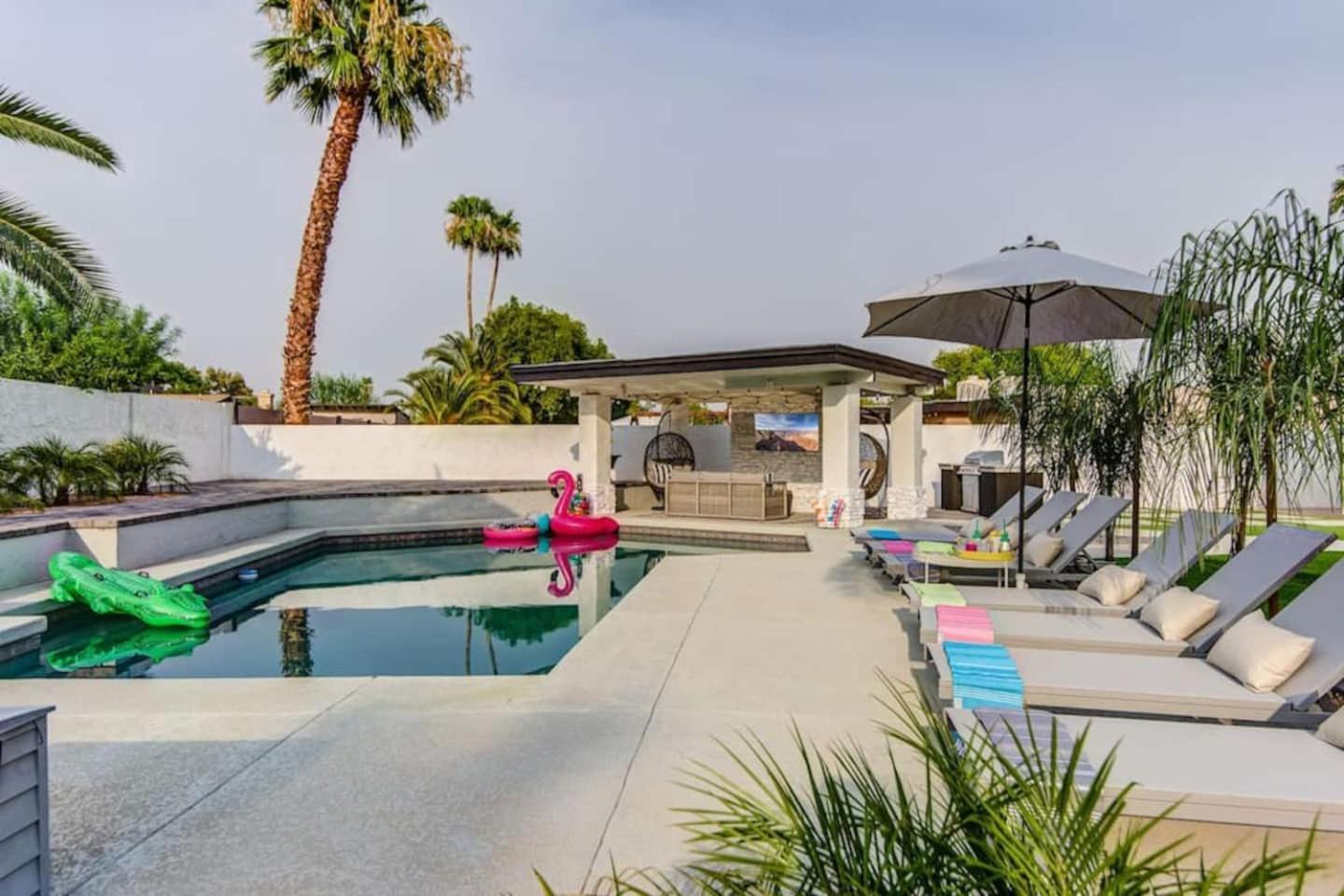 Cactus Jack! Heated Pool, Putting